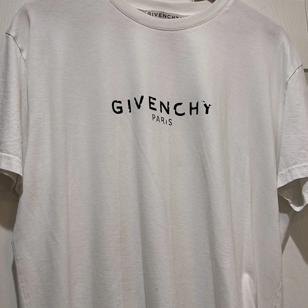 Givenchy - Picture 2 of 2